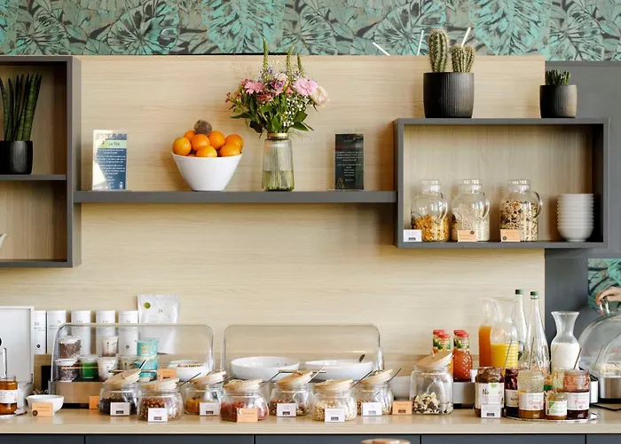 Отель Western Gergovie Перинья-ле-Сарльев