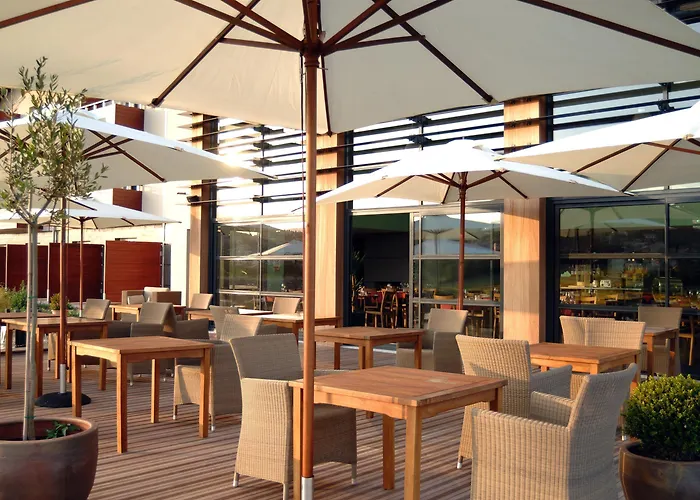 Western Gergovie Отель Перинья-ле-Сарльев